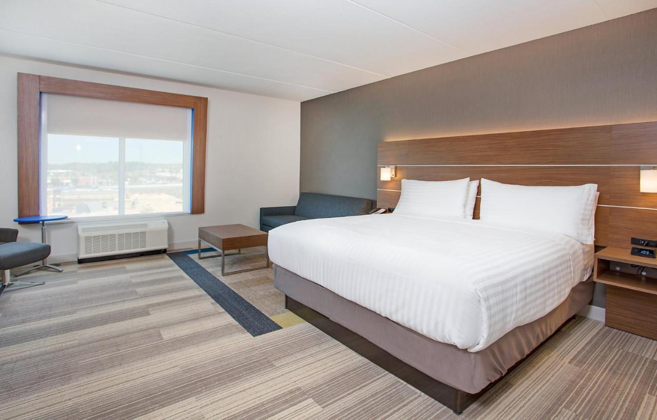 Express & By Ihg